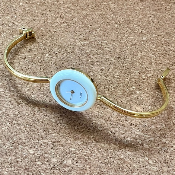 Vintage Gucci 1100L Bangle Watch Set – 12 Interchangeable Bezels, Original Box - Picture 7 of 16